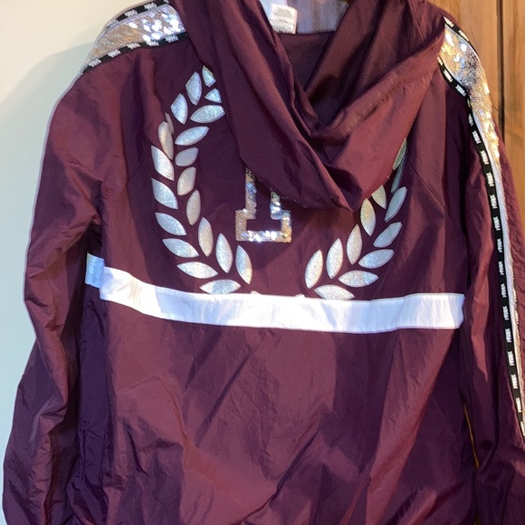 Burgundy wind breaker - Picture 6 of 7